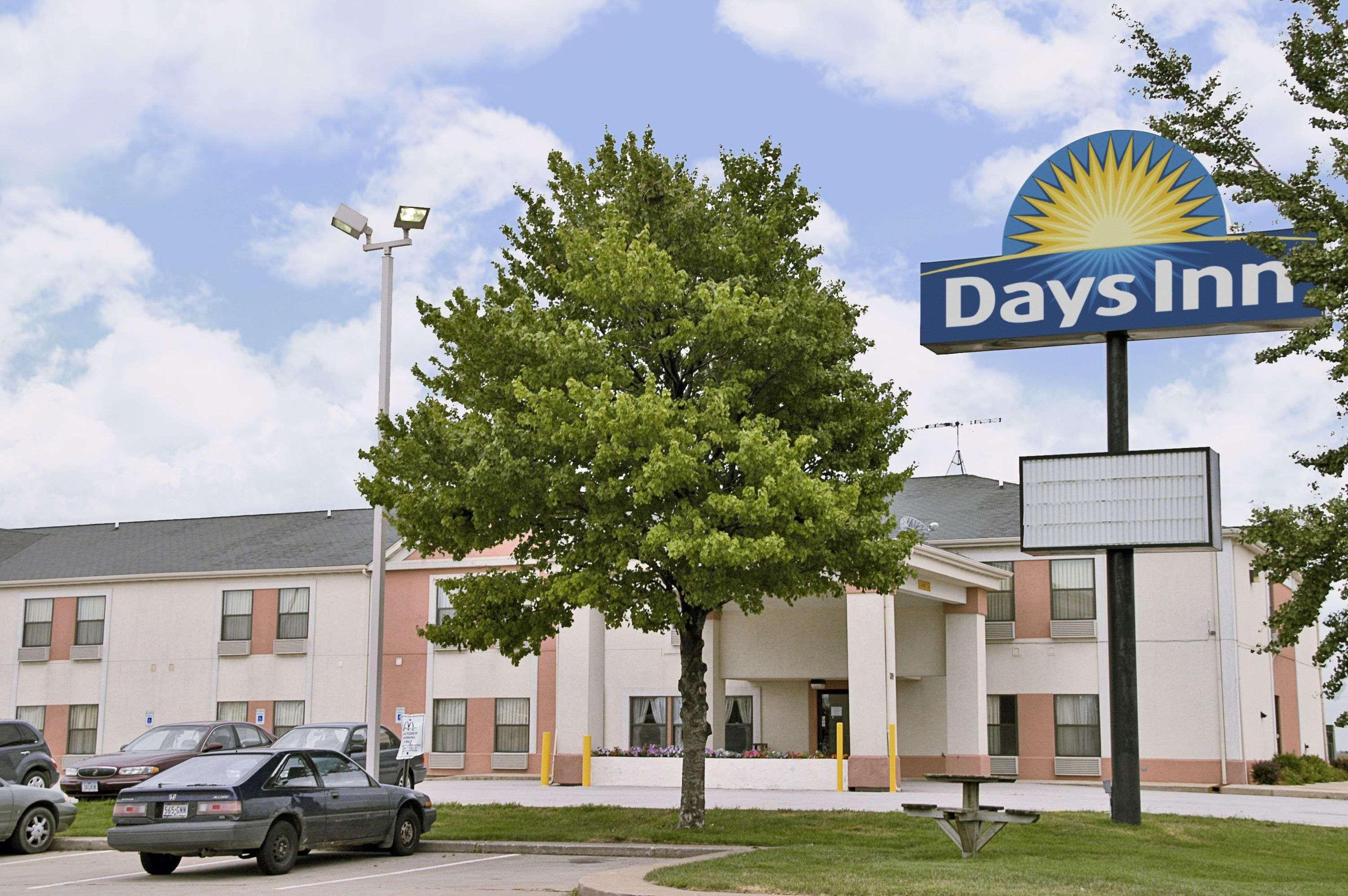 Days Inn By Wyndham Walcott Davenport Εξωτερικό φωτογραφία