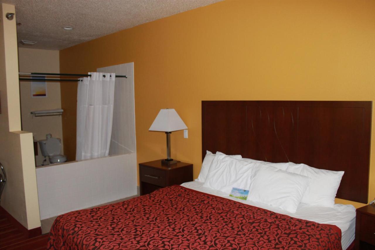 Days Inn By Wyndham Walcott Davenport Εξωτερικό φωτογραφία